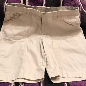 GV Bermuda shorts